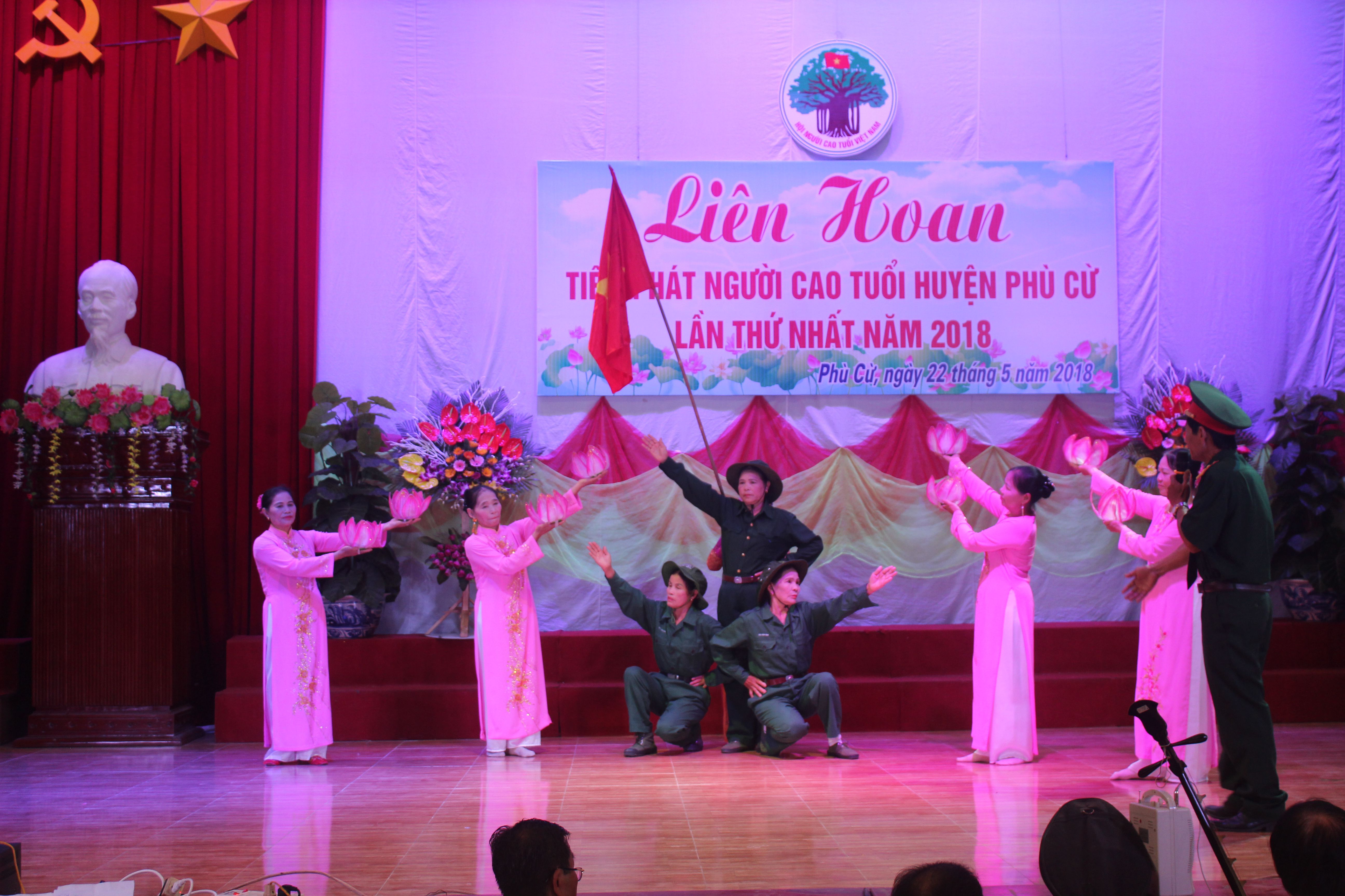   Liên Hoan tiếng hát người cao tuổi huyện Phù Cừ lần thứ nhất năm 2018