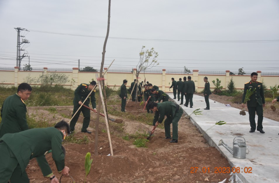   Ban CHQS huyện Phù Cừ tổ chức Lễ phát động Tết trồng cây “Đời đời nhớ ơn Bác Hồ” Xuân Qúy Mão; phối hợp với Hội Nông dân huyện và các xã, thị trấn trồng “Hàng cây quân dân” năm 2023