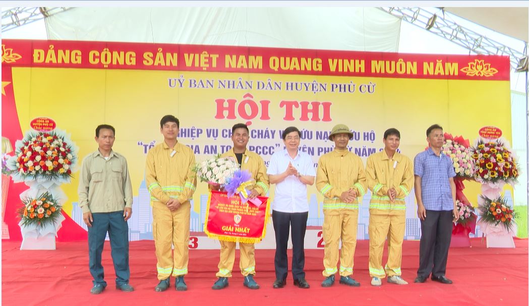   Huyện Phù Cừ tổ chức hội thi nghiệp vụ chữa cháy và cứu nạn, cứu hộ “Tổ liên gia an toàn phòng cháy, chữa cháy” năm 2024